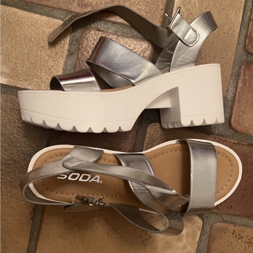 Soda clog sandals
